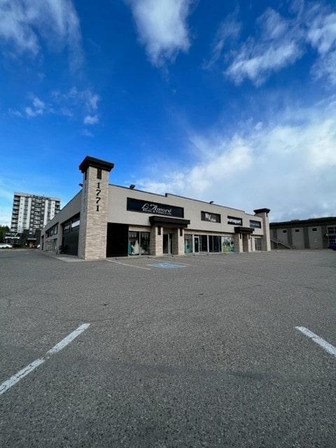 1771 Cooper Road building in Kelowna