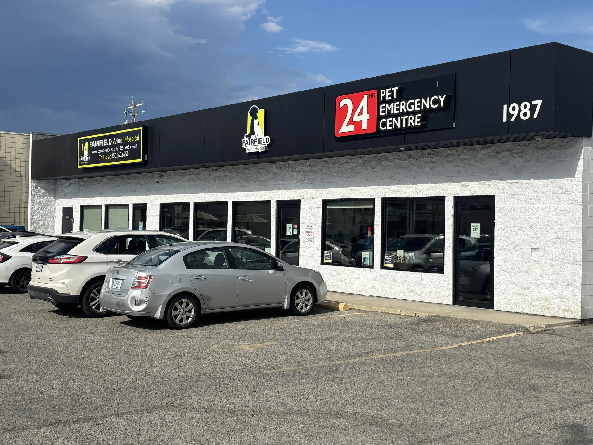 1987 Kirschner Road, Kelowna — front entrance and tenant signage